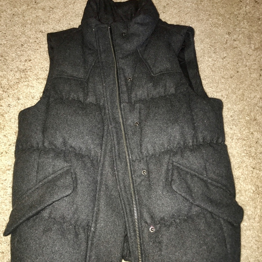 NWOT GAP PUFFER VEST